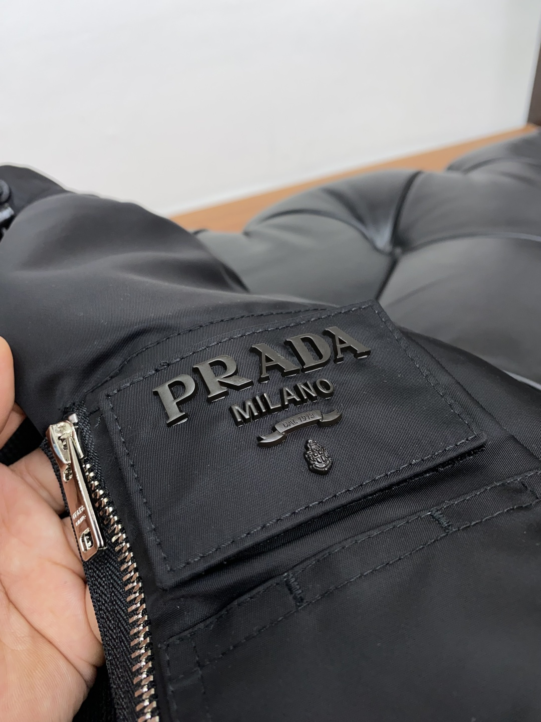  普拉达 25ss最新品 经典针织拼接夹克连帽外套，设计帅气有型！百搭必备单品，时尚潮牌， 轻松营造酷帅