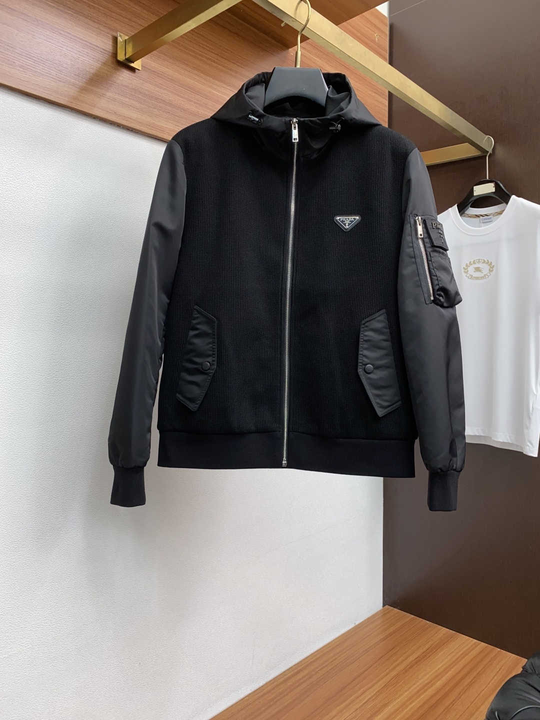  普拉达 25ss最新品 经典针织拼接夹克连帽外套，设计帅气有型！百搭必备单品，时尚潮牌， 轻松营造酷帅