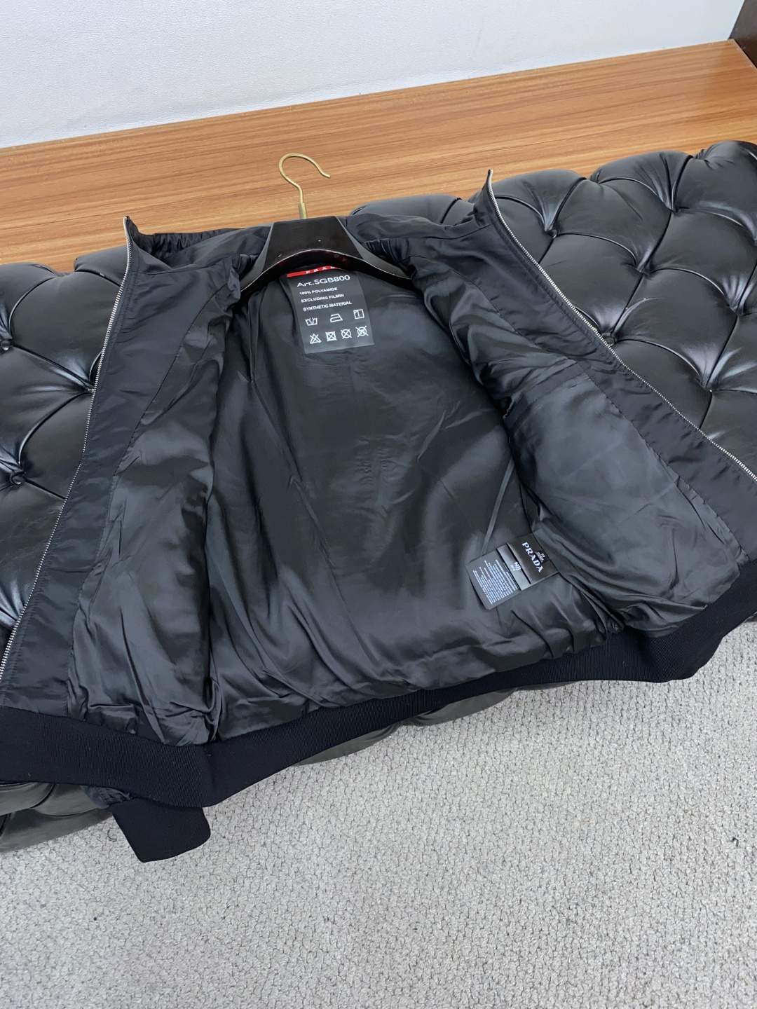  普拉达 25ss最新品 经典针织拼接夹克连帽外套，设计帅气有型！百搭必备单品，时尚潮牌， 轻松营造酷帅