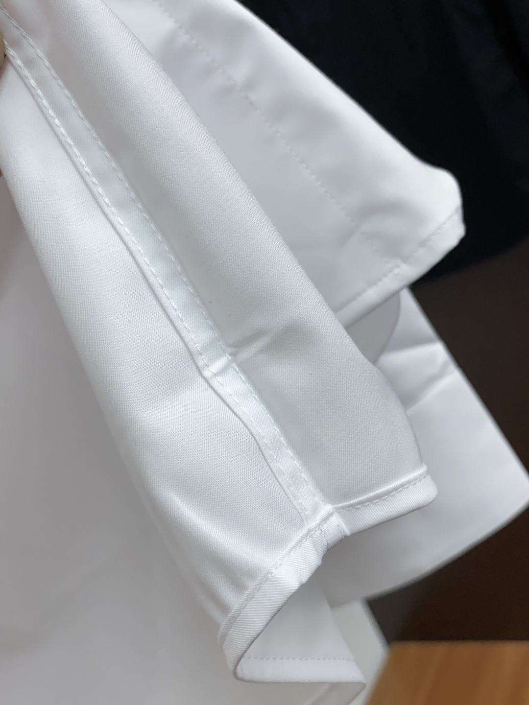  alo 2025 男士衬衫，商务休闲修身款衬衣！ 宜商务 宜休闲！限量新款，都市商务气质款！ 衬衫的版