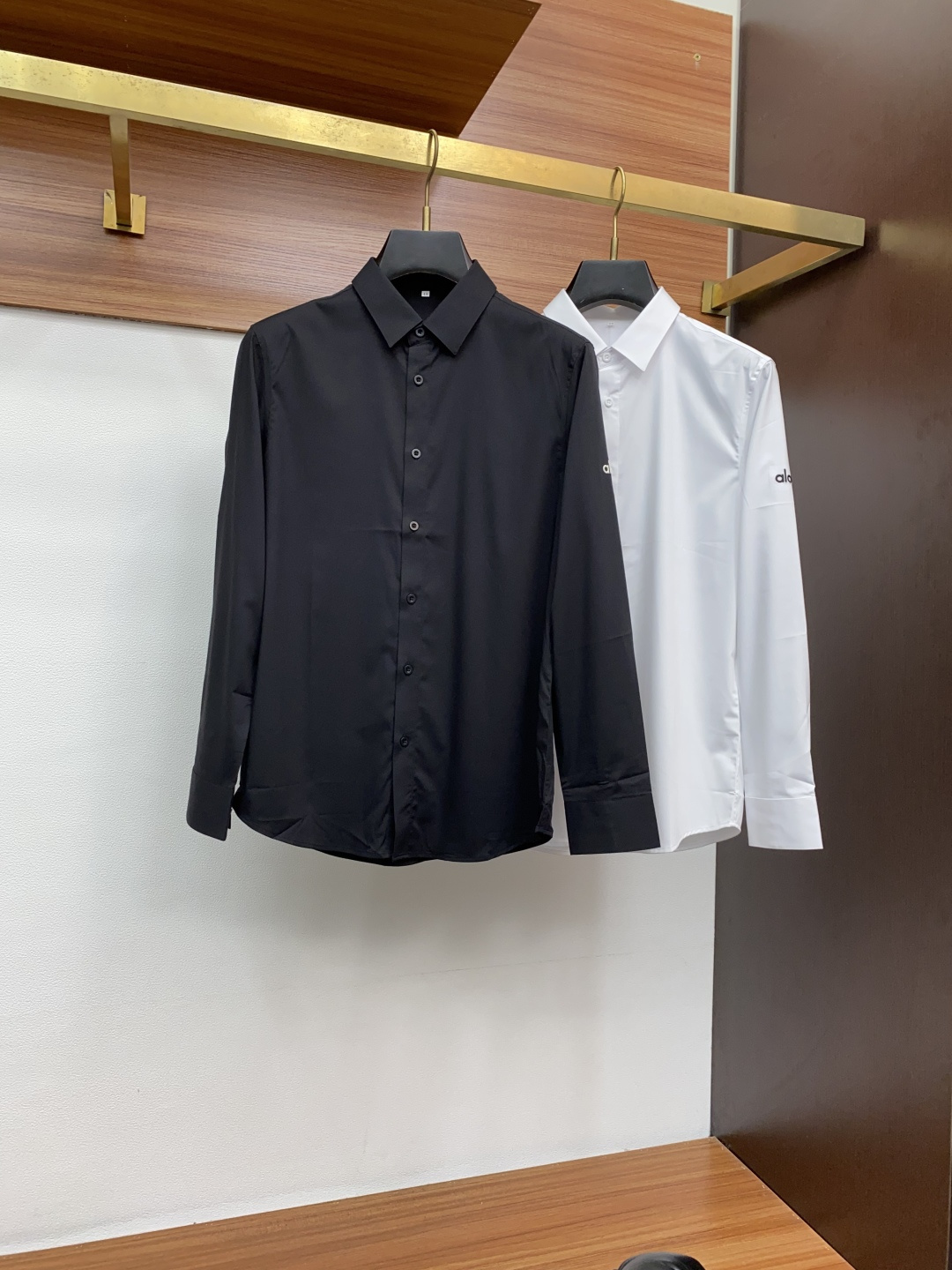  alo 2025 男士衬衫，商务休闲修身款衬衣！ 宜商务 宜休闲！限量新款，都市商务气质款！ 衬衫的版