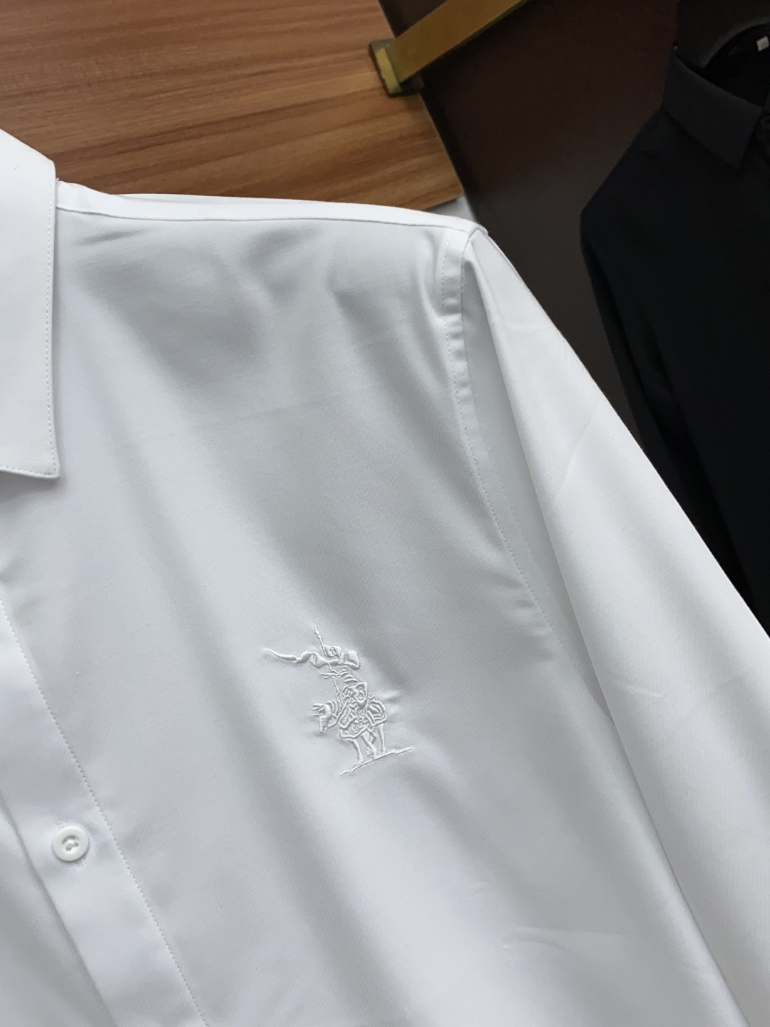  巴宝莉 2025 男士衬衫，商务休闲修身款衬衣！ 宜商务 宜休闲！限量新款，都市商务气质款！ 衬衫的版