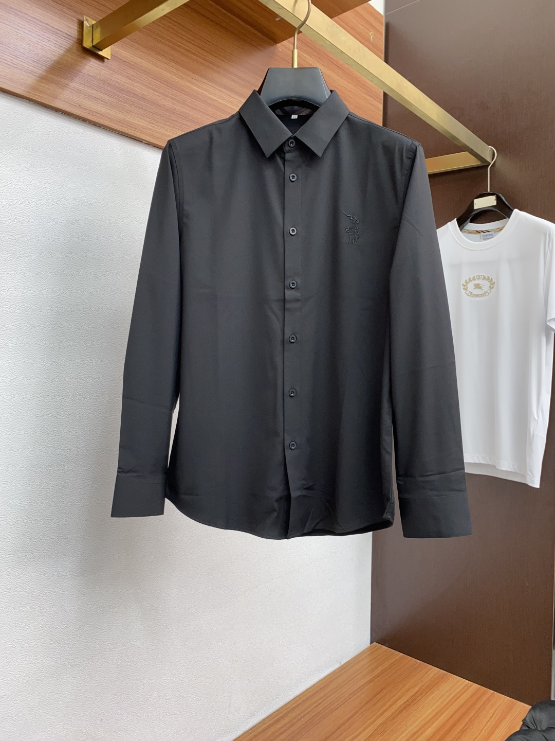  巴宝莉 2025 男士衬衫，商务休闲修身款衬衣！ 宜商务 宜休闲！限量新款，都市商务气质款！ 衬衫的版