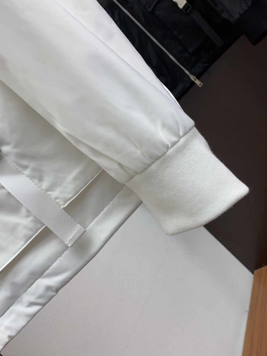  普拉达 25ss最新品 夹克连帽外套，设计帅气有型！百搭必备单品，时尚潮牌， 轻松营造酷帅氛围感 ，高