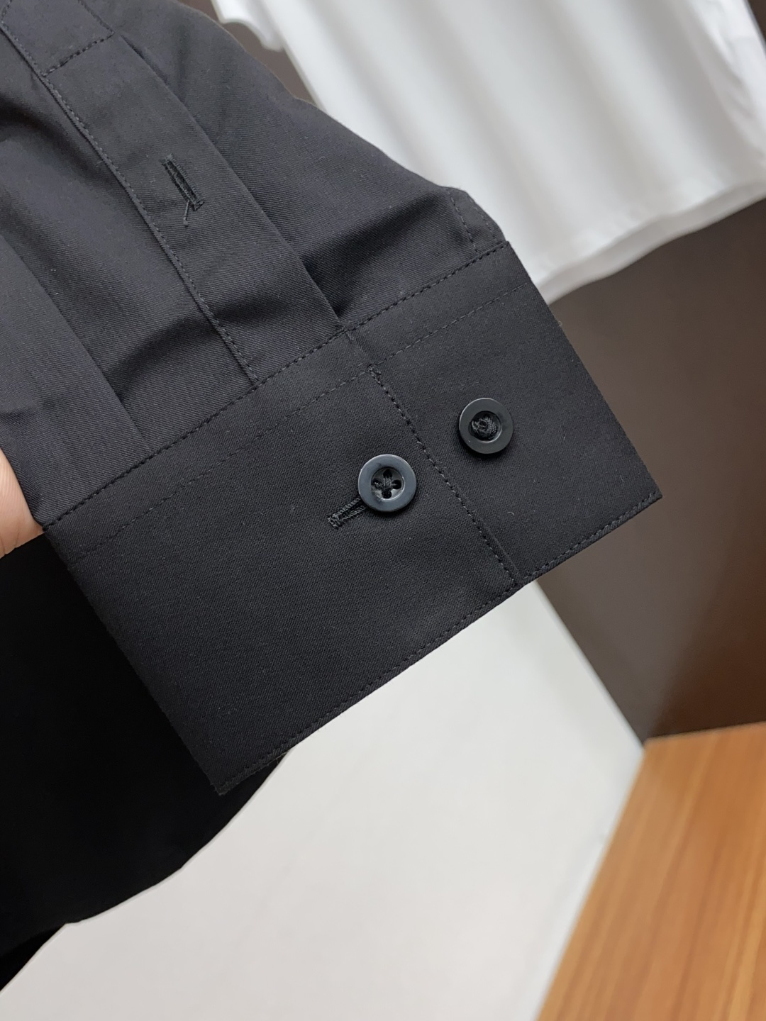  alo 2025 男士衬衫，商务休闲修身款衬衣！ 宜商务 宜休闲！限量新款，都市商务气质款！ 衬衫的版