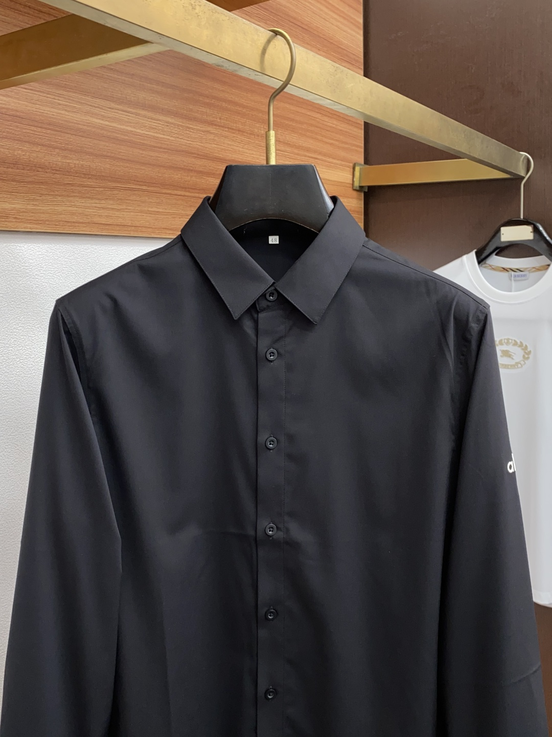  alo 2025 男士衬衫，商务休闲修身款衬衣！ 宜商务 宜休闲！限量新款，都市商务气质款！ 衬衫的版