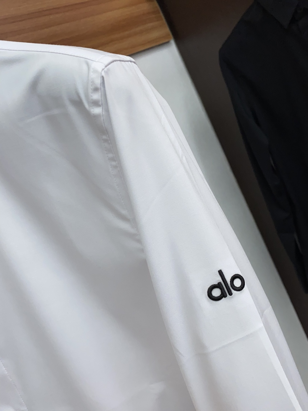  alo 2025 男士衬衫，商务休闲修身款衬衣！ 宜商务 宜休闲！限量新款，都市商务气质款！ 衬衫的版