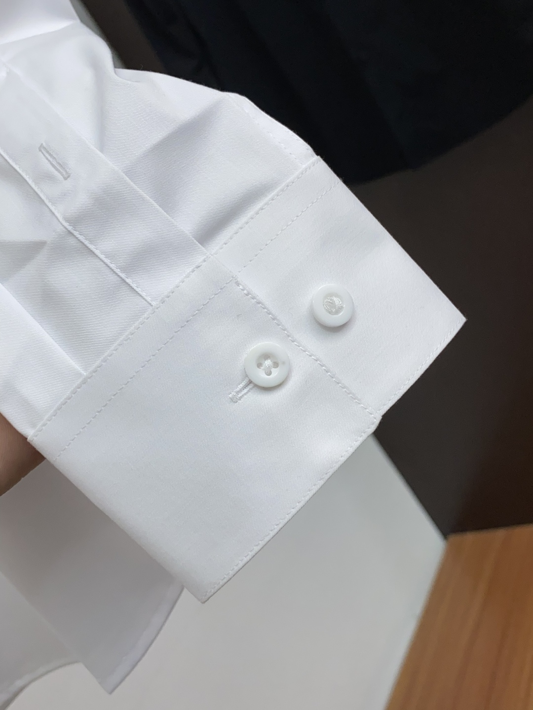  alo 2025 男士衬衫，商务休闲修身款衬衣！ 宜商务 宜休闲！限量新款，都市商务气质款！ 衬衫的版