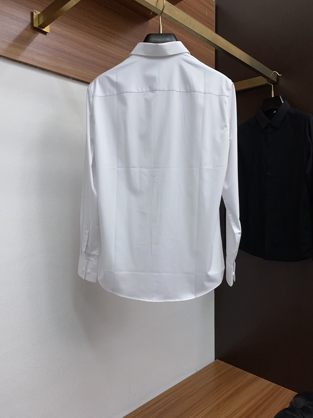  alo 2025 男士衬衫，商务休闲修身款衬衣！ 宜商务 宜休闲！限量新款，都市商务气质款！ 衬衫的版