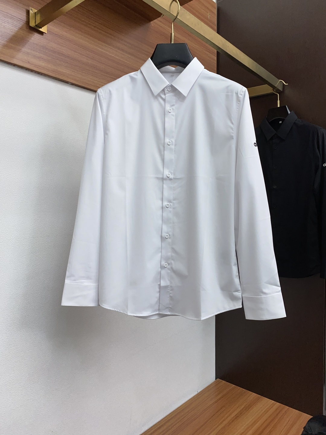  alo 2025 男士衬衫，商务休闲修身款衬衣！ 宜商务 宜休闲！限量新款，都市商务气质款！ 衬衫的版