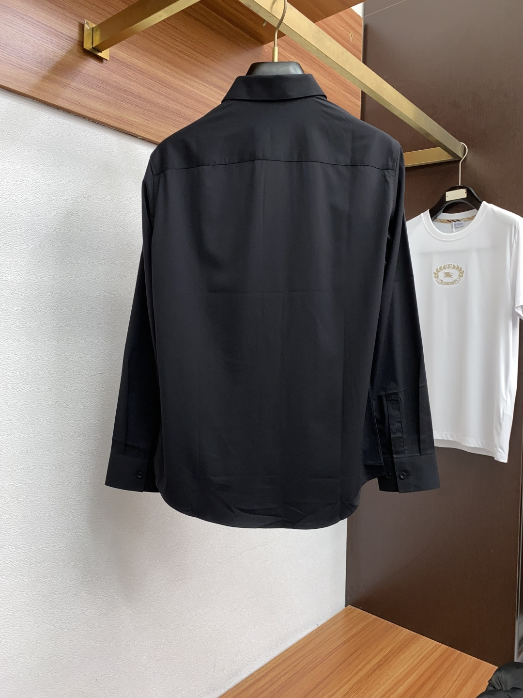  alo 2025 男士衬衫，商务休闲修身款衬衣！ 宜商务 宜休闲！限量新款，都市商务气质款！ 衬衫的版