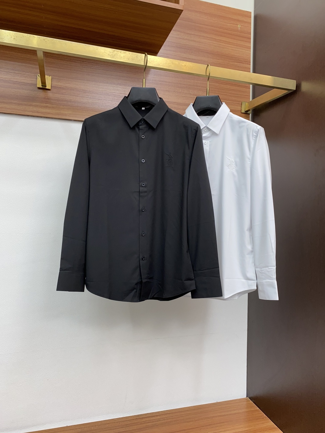  巴宝莉 2025 男士衬衫，商务休闲修身款衬衣！ 宜商务 宜休闲！限量新款，都市商务气质款！ 衬衫的版