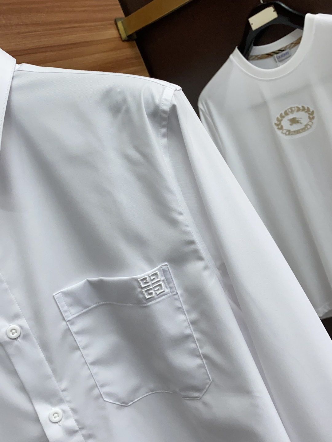  纪梵希  2025 男士衬衫，商务休闲修身款衬衣！ 宜商务 宜休闲！限量新款，都市商务气质款！ 衬衫的