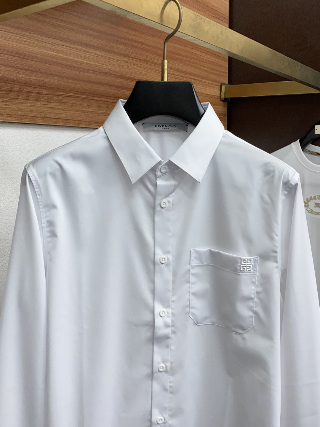  纪梵希  2025 男士衬衫，商务休闲修身款衬衣！ 宜商务 宜休闲！限量新款，都市商务气质款！ 衬衫的