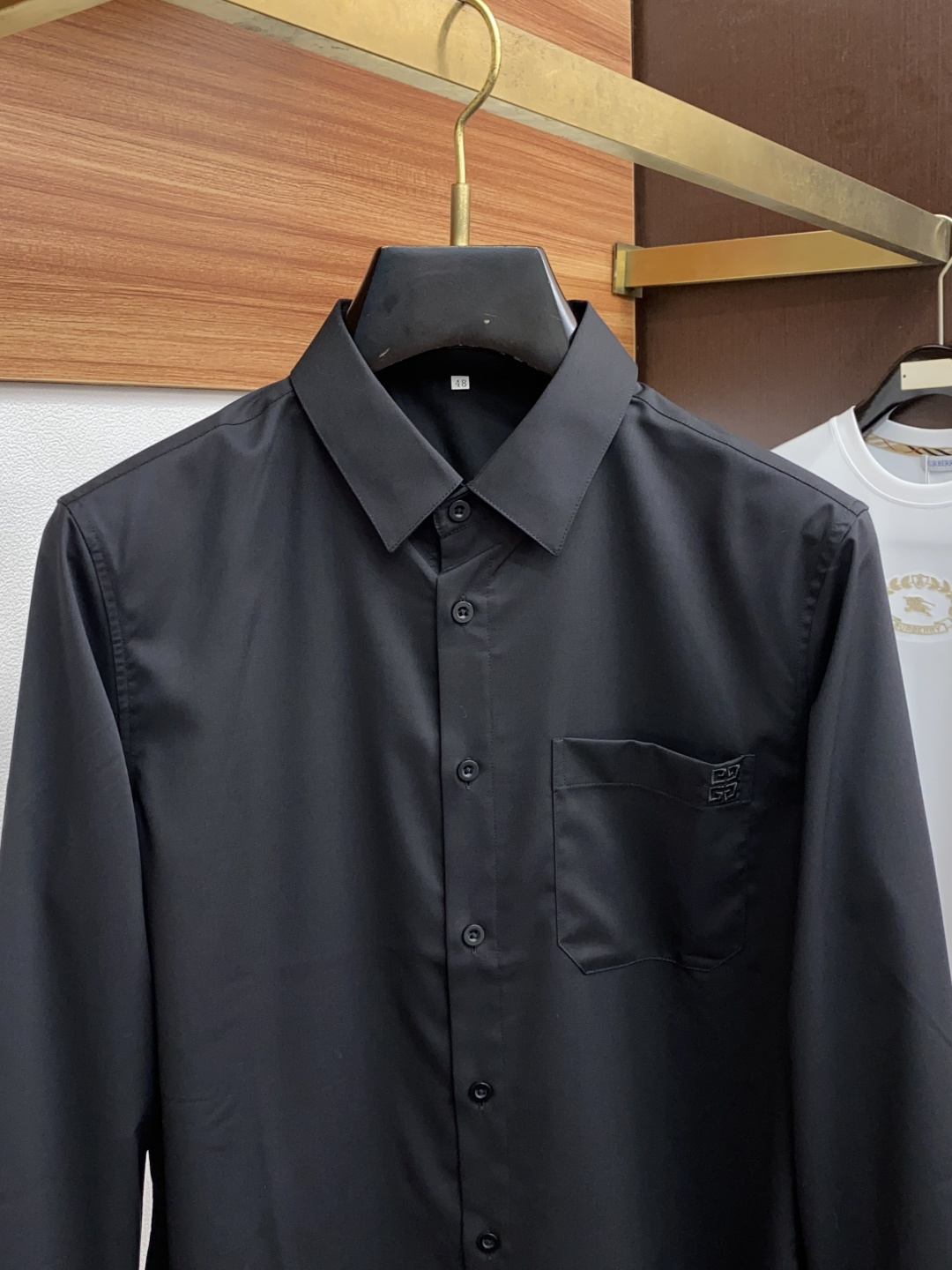  纪梵希 2025 男士衬衫，商务休闲修身款衬衣！ 宜商务 宜休闲！限量新款，都市商务气质款！ 衬衫的版