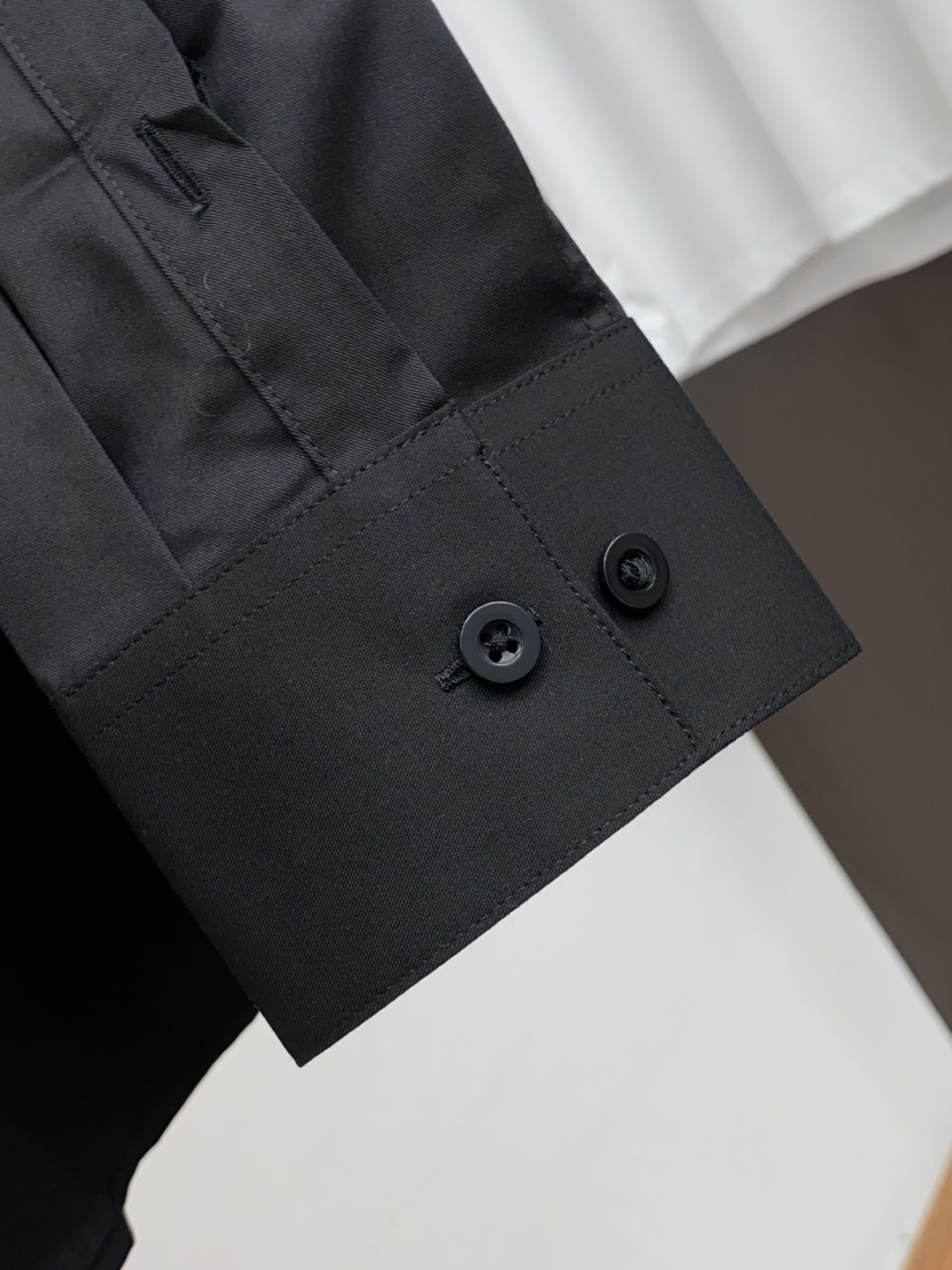  纪梵希 2025 男士衬衫，商务休闲修身款衬衣！ 宜商务 宜休闲！限量新款，都市商务气质款！ 衬衫的版