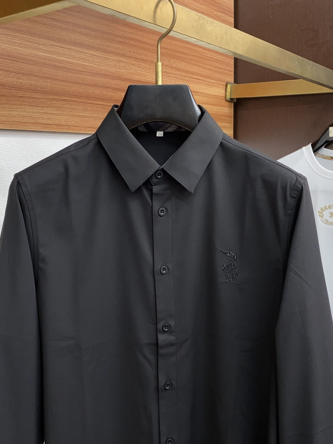  巴宝莉 2025 男士衬衫，商务休闲修身款衬衣！ 宜商务 宜休闲！限量新款，都市商务气质款！ 衬衫的版