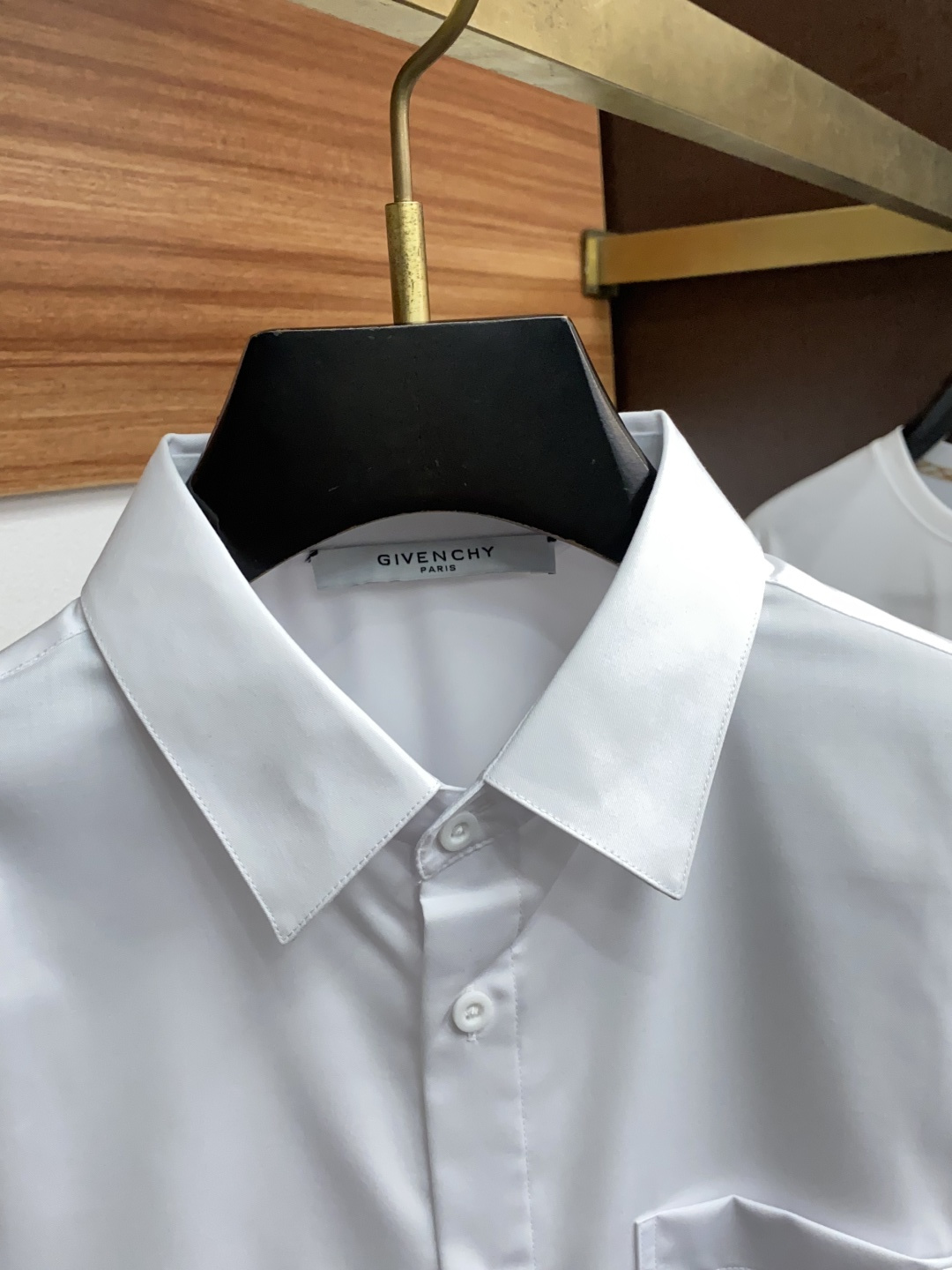  纪梵希  2025 男士衬衫，商务休闲修身款衬衣！ 宜商务 宜休闲！限量新款，都市商务气质款！ 衬衫的