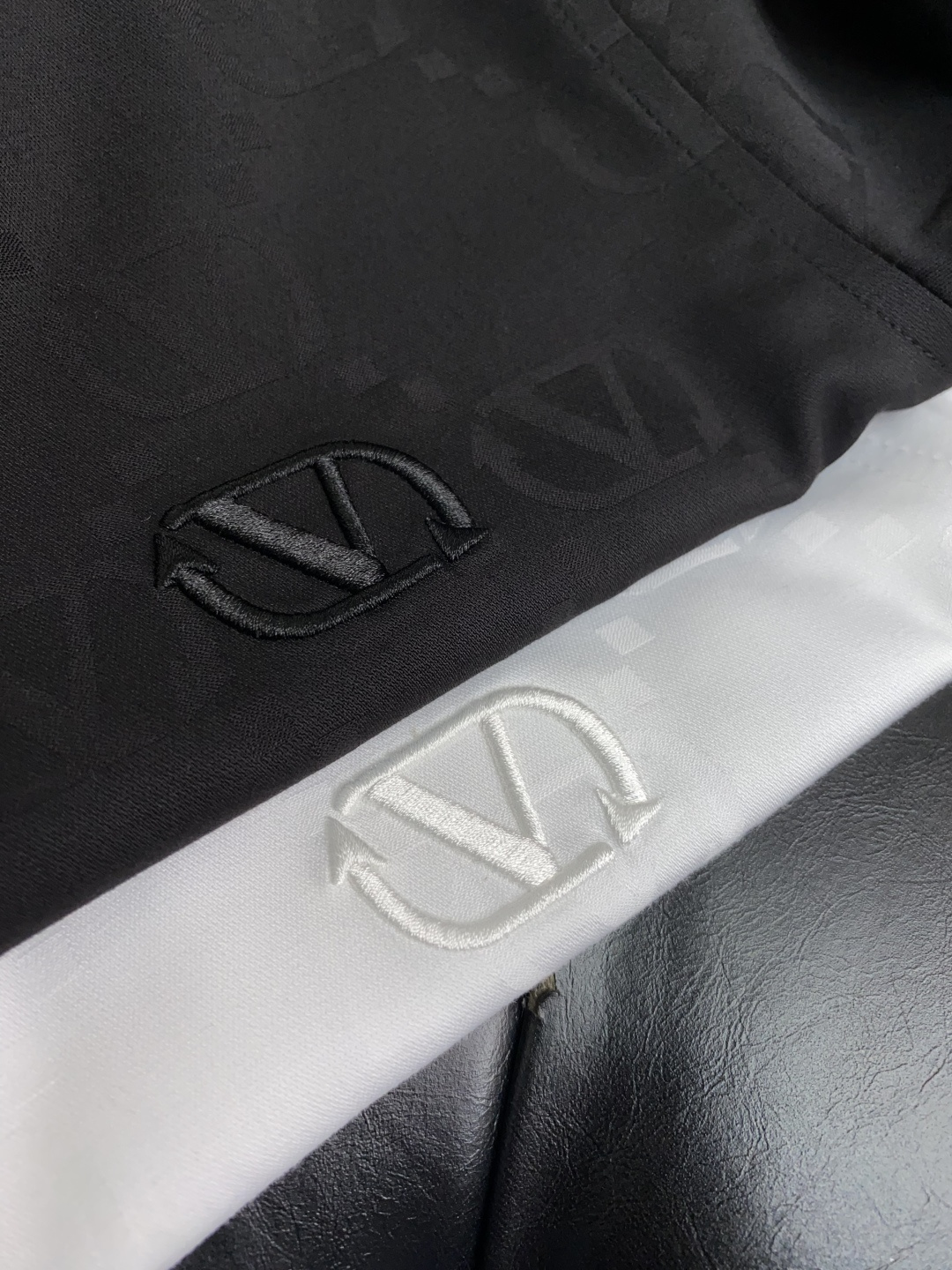  VT 2025 男士衬衫，商务休闲修身款衬衣！ 宜商务 宜休闲！限量新款，都市商务气质款！ 衬衫的版型