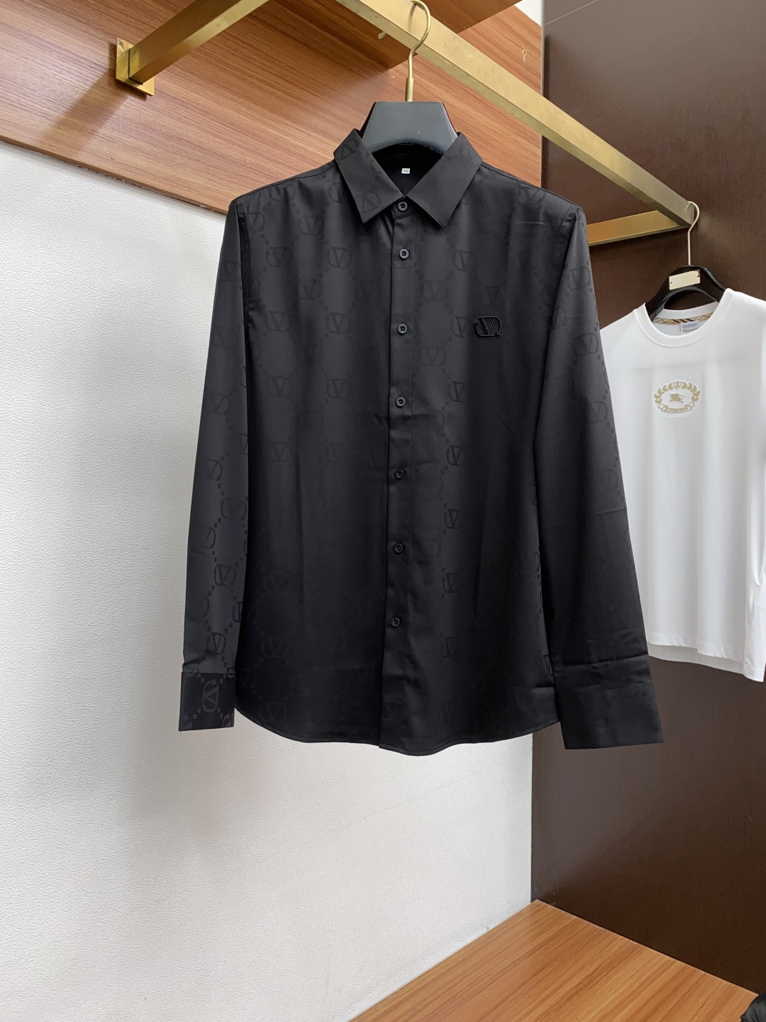  VT 2025 男士衬衫，商务休闲修身款衬衣！ 宜商务 宜休闲！限量新款，都市商务气质款！ 衬衫的版型