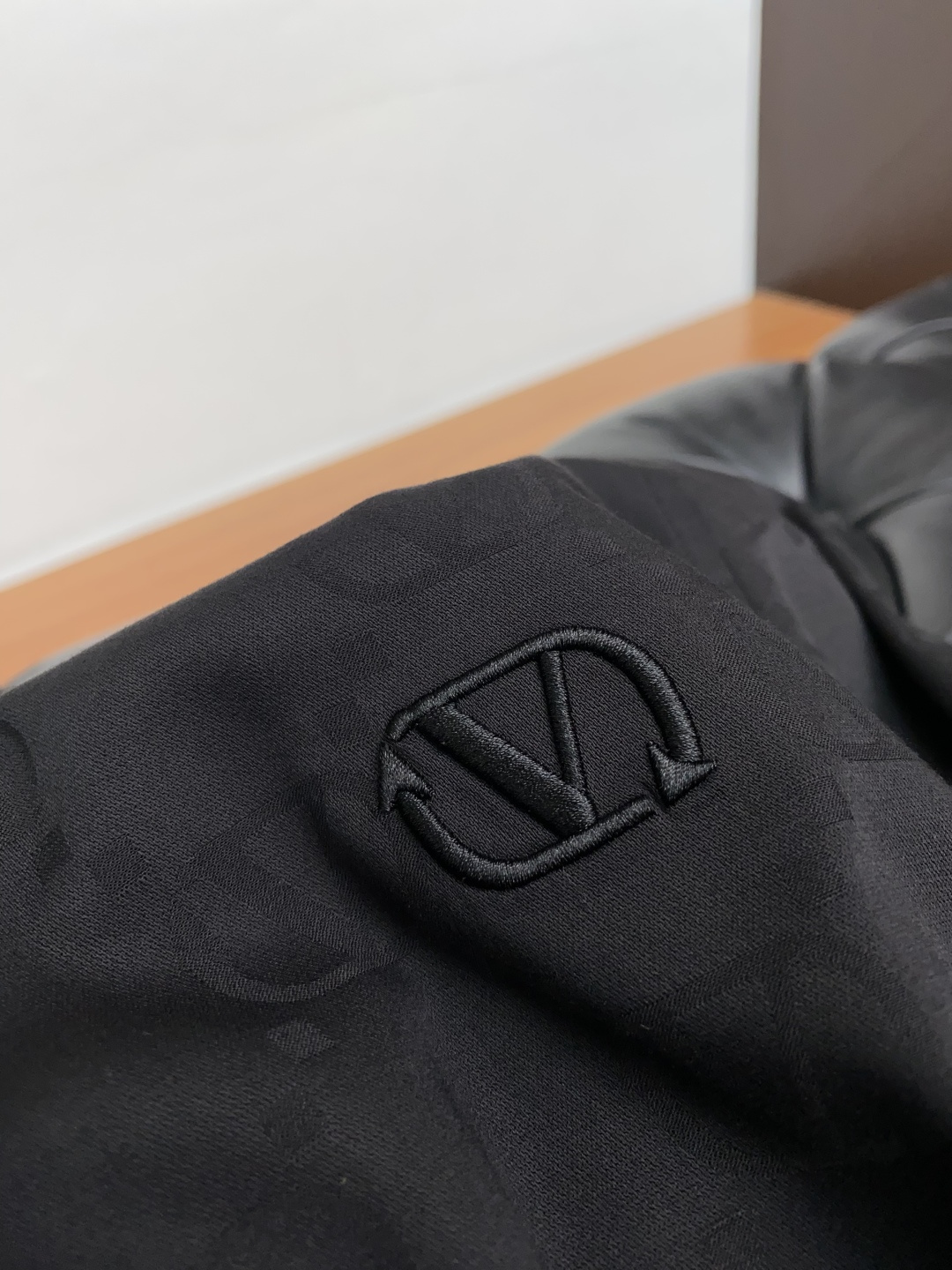  VT 2025 男士衬衫，商务休闲修身款衬衣！ 宜商务 宜休闲！限量新款，都市商务气质款！ 衬衫的版型