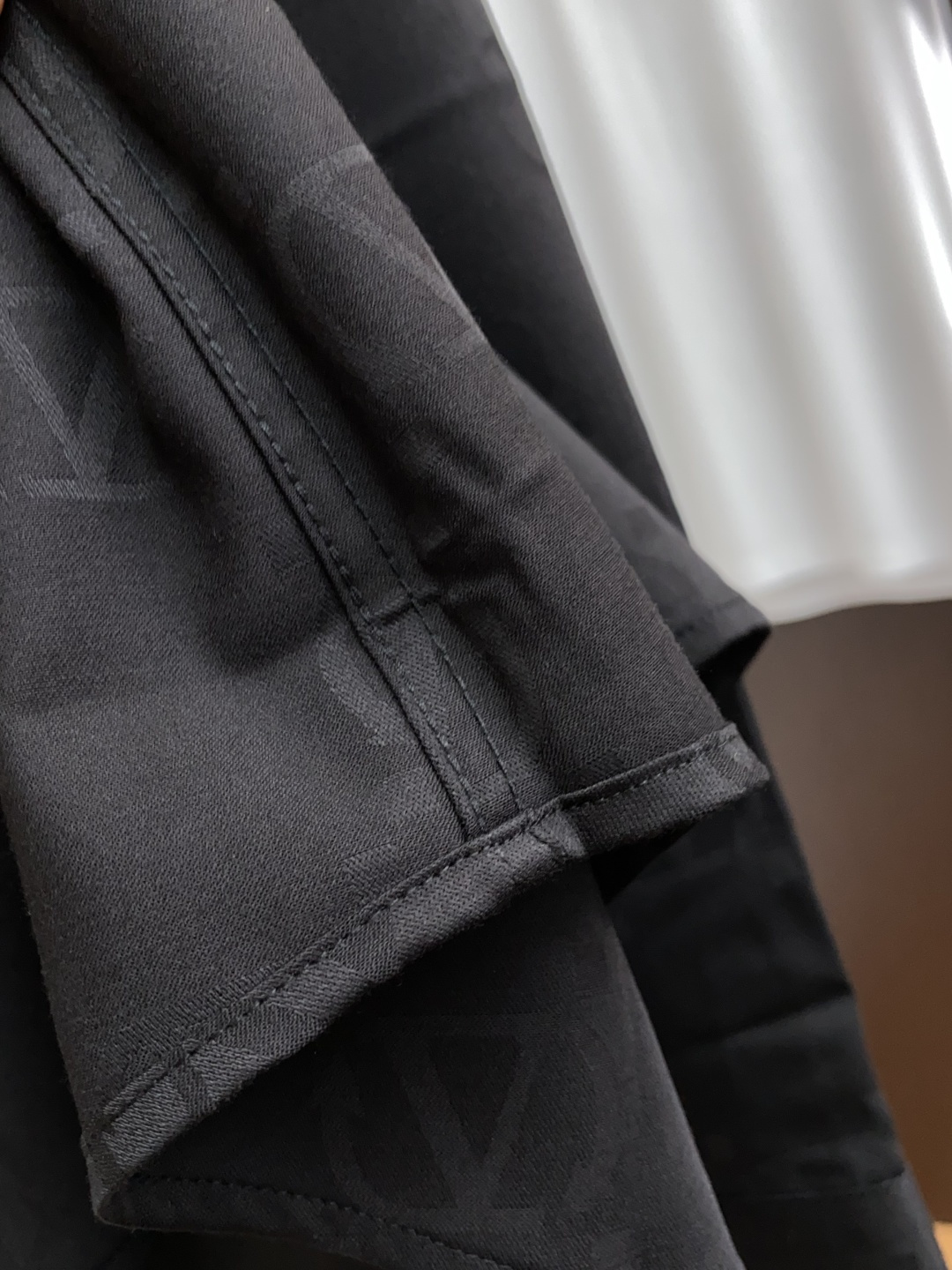  VT 2025 男士衬衫，商务休闲修身款衬衣！ 宜商务 宜休闲！限量新款，都市商务气质款！ 衬衫的版型