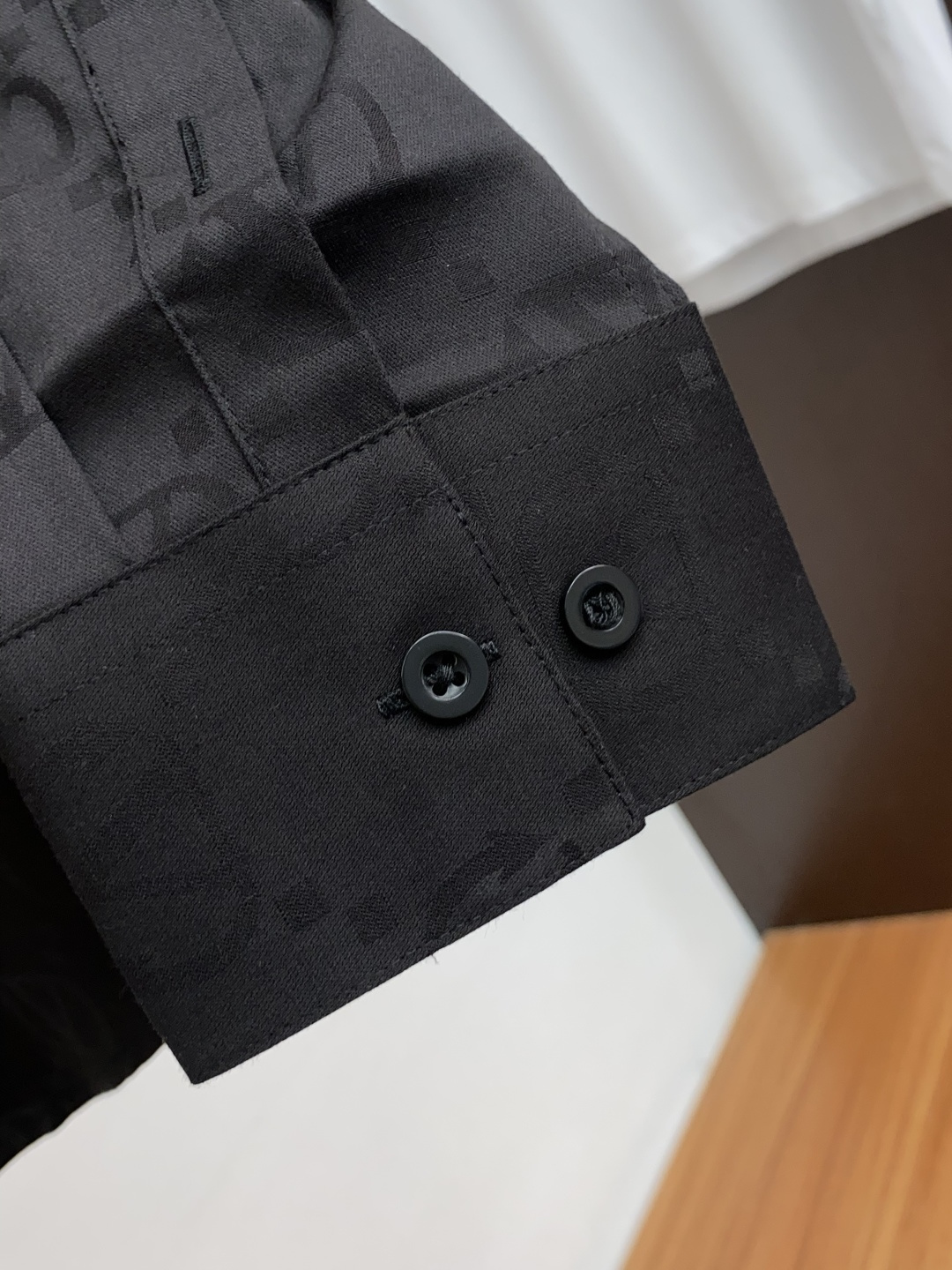  VT 2025 男士衬衫，商务休闲修身款衬衣！ 宜商务 宜休闲！限量新款，都市商务气质款！ 衬衫的版型