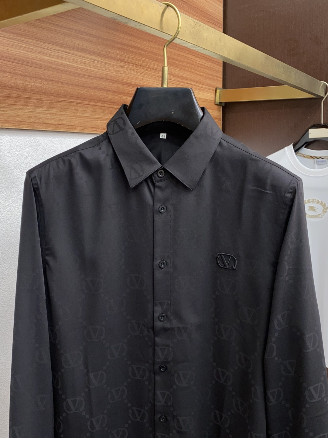  VT 2025 男士衬衫，商务休闲修身款衬衣！ 宜商务 宜休闲！限量新款，都市商务气质款！ 衬衫的版型