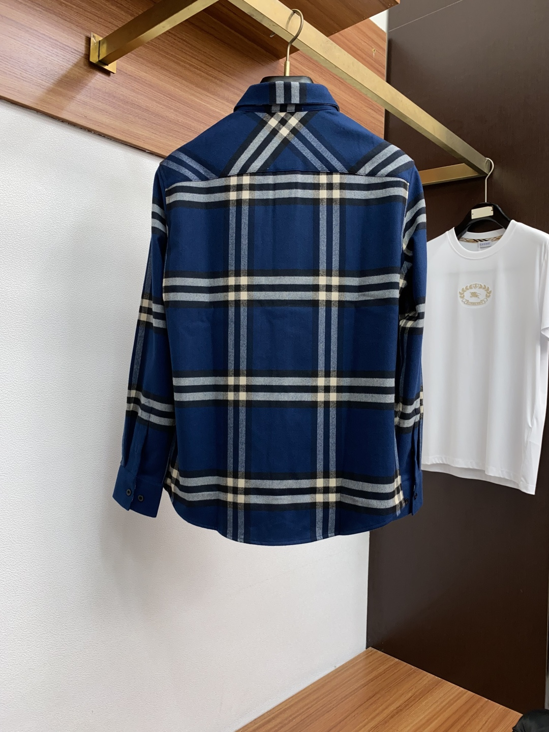  巴宝莉 2025 男士衬衫，商务休闲修身款衬衣！ 宜商务 宜休闲！限量新款，都市商务气质款！ 衬衫的版