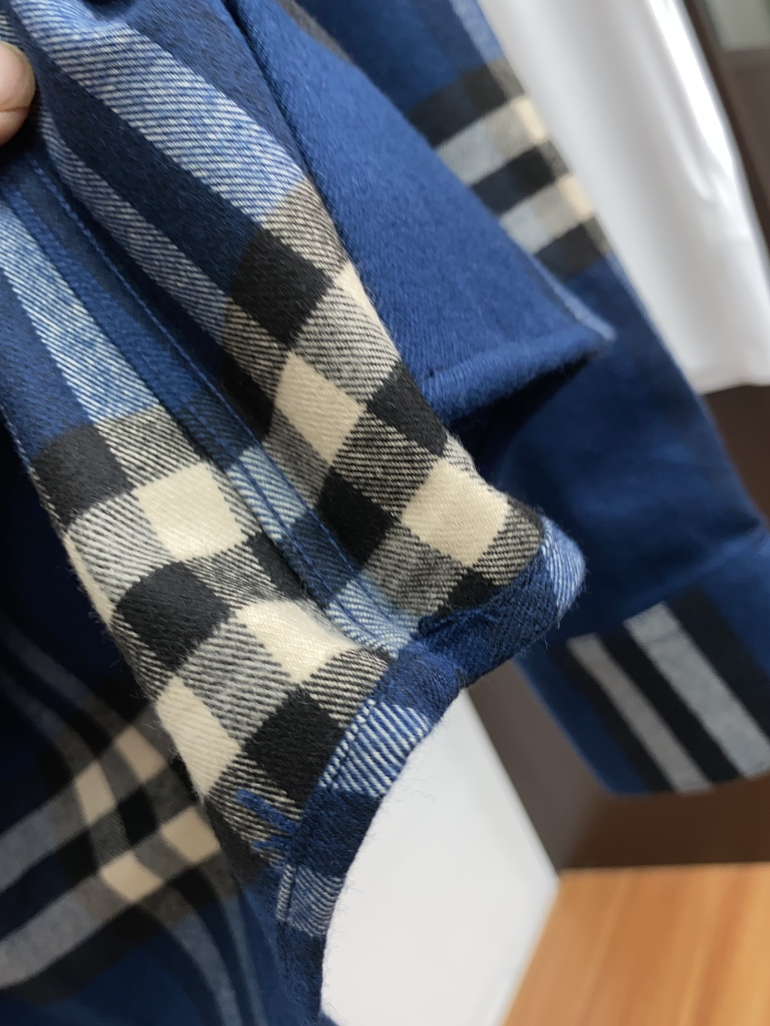  巴宝莉 2025 男士衬衫，商务休闲修身款衬衣！ 宜商务 宜休闲！限量新款，都市商务气质款！ 衬衫的版