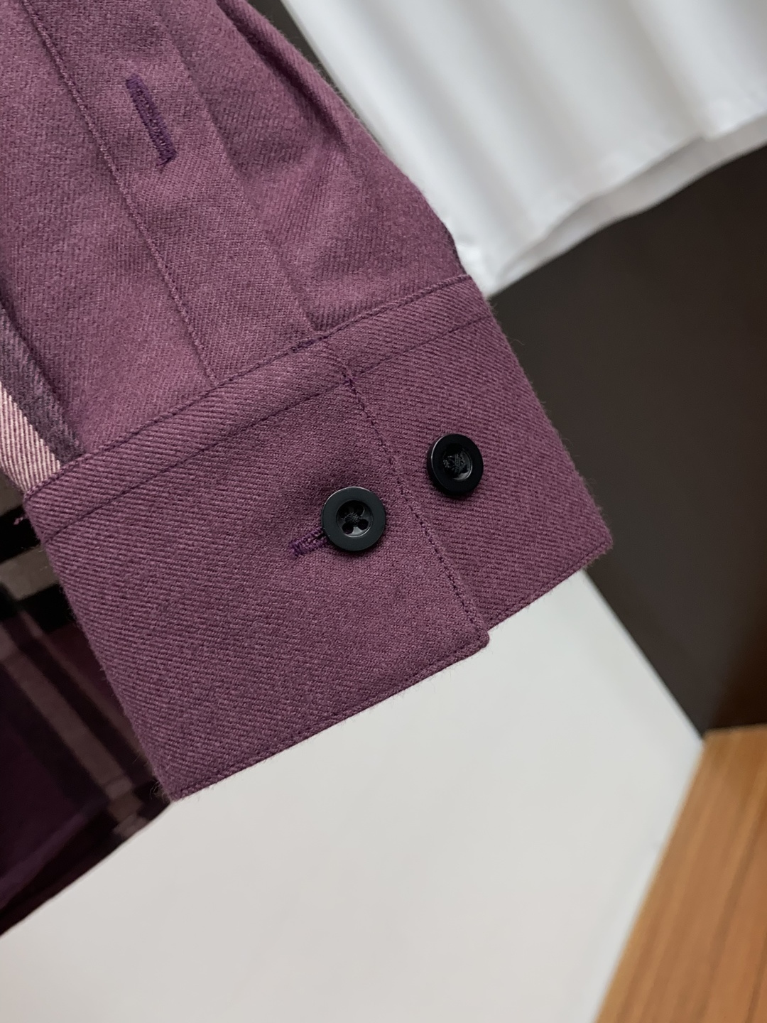  巴宝莉  2025 男士绒面衬衫，商务休闲修身款衬衣！ 宜商务 宜休闲！限量新款，都市商务气质款！ 衬