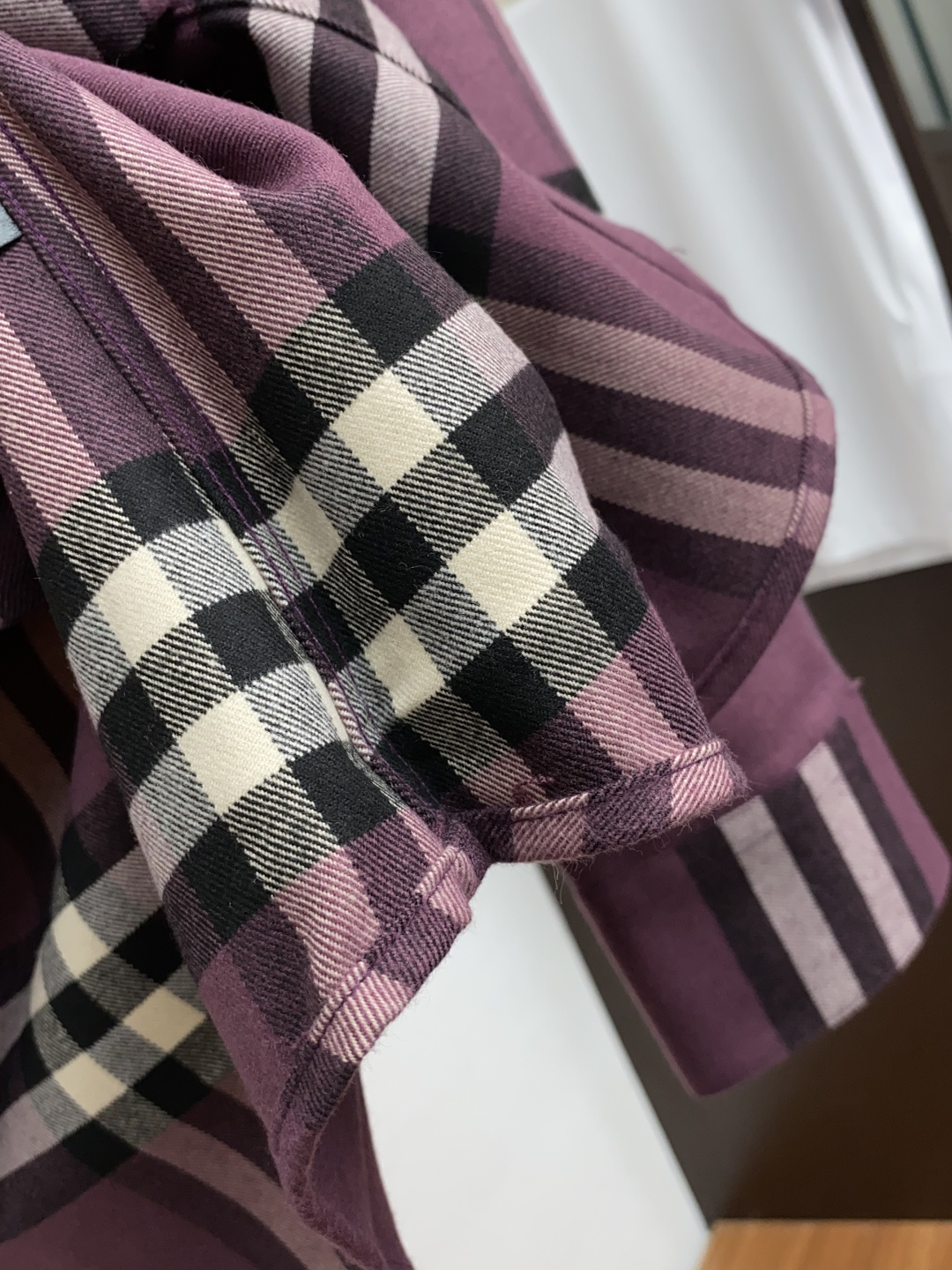  巴宝莉  2025 男士绒面衬衫，商务休闲修身款衬衣！ 宜商务 宜休闲！限量新款，都市商务气质款！ 衬