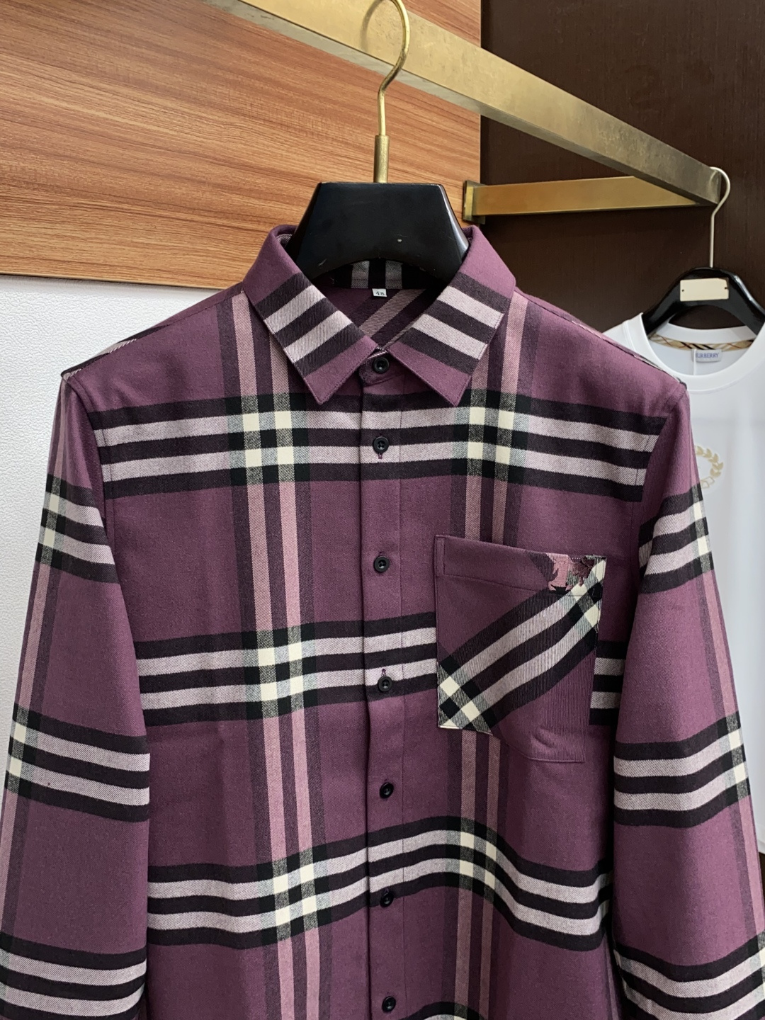  巴宝莉  2025 男士绒面衬衫，商务休闲修身款衬衣！ 宜商务 宜休闲！限量新款，都市商务气质款！ 衬