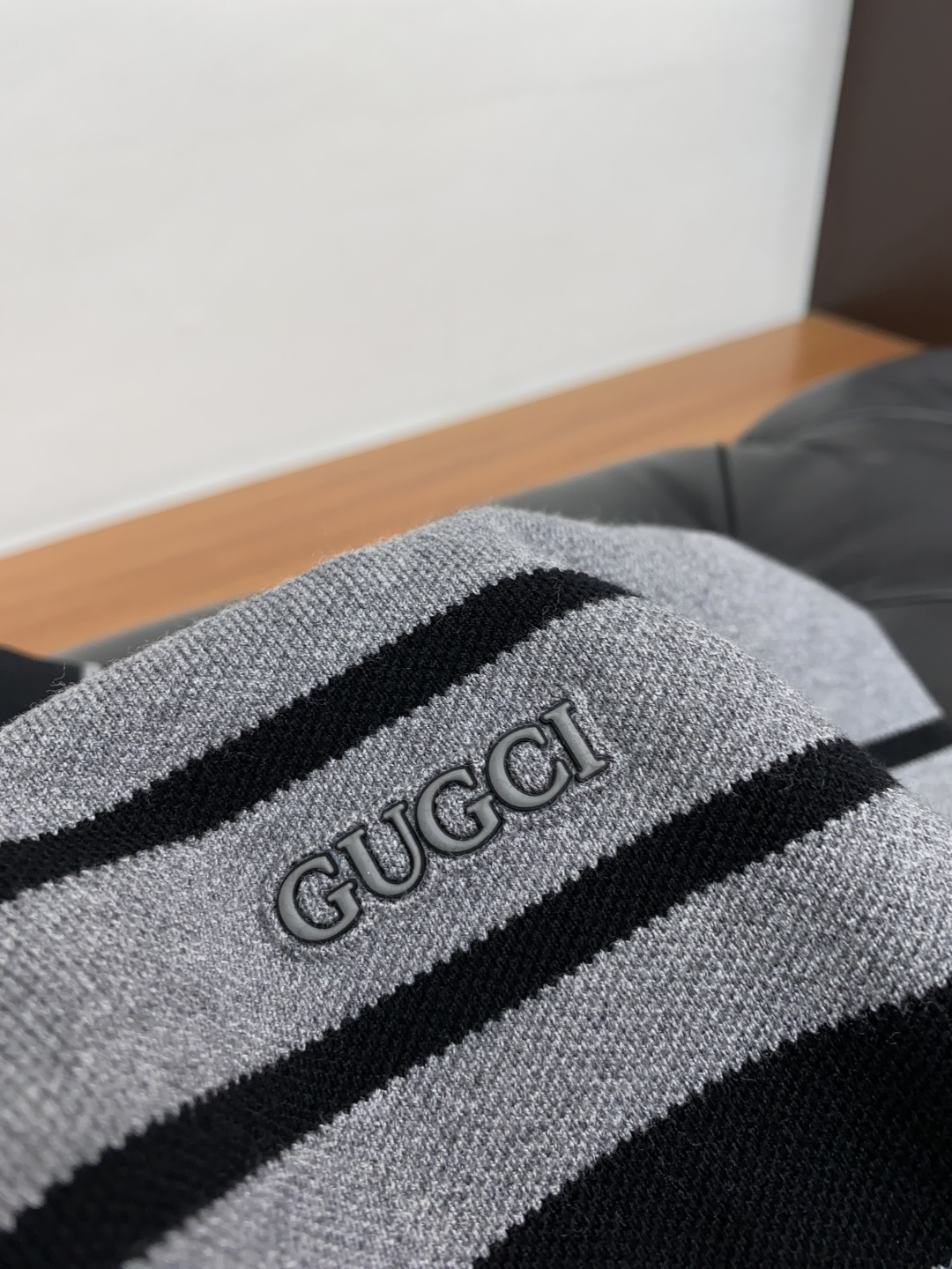  古奇 家族男士高端简约翻领加厚针织毛衣短袖 ，香港洋行渠道货，纯正血统品质，25年秋冬 新款，经典王牌