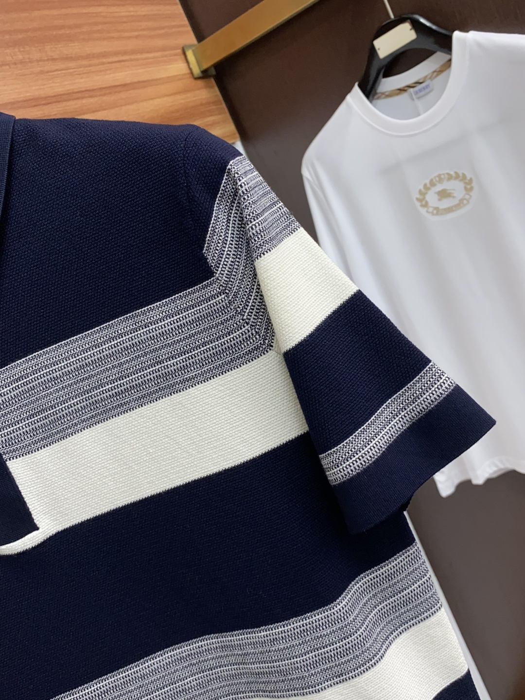  lP🆕 诺悠翩雅 家族男士高端简约翻领加厚针织毛衣短袖 ，香港洋行渠道货，纯正血统品质，25年秋冬 新