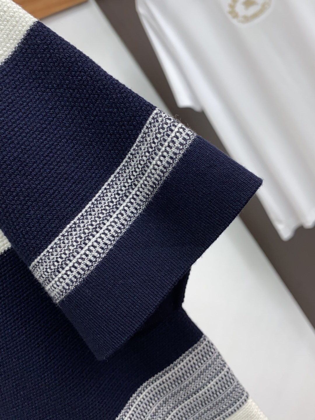  lP🆕 诺悠翩雅 家族男士高端简约翻领加厚针织毛衣短袖 ，香港洋行渠道货，纯正血统品质，25年秋冬 新