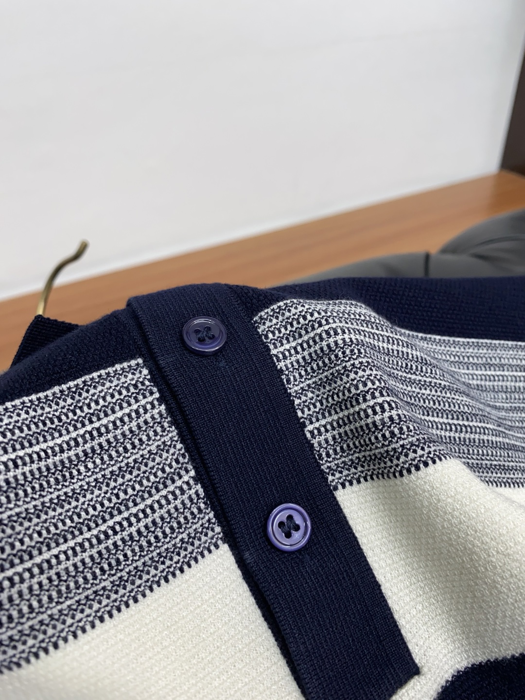  lP🆕 诺悠翩雅 家族男士高端简约翻领加厚针织毛衣短袖 ，香港洋行渠道货，纯正血统品质，25年秋冬 新