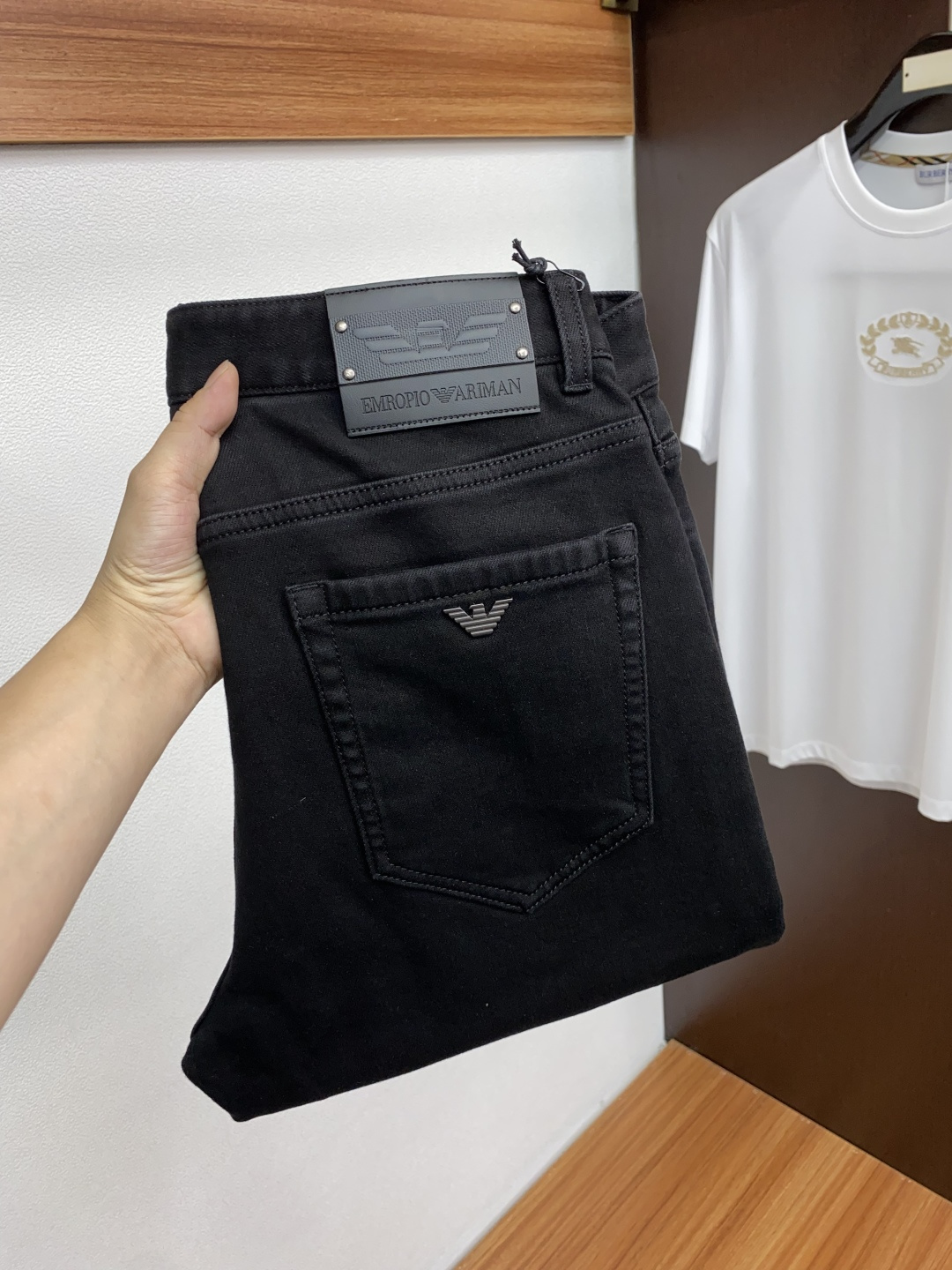  阿玛尼 25ss秋冬 新款 男士小直筒原单 牛仔裤 秋冬新款超柔软，弹力面料，复杂的手工艺叠加，任何一