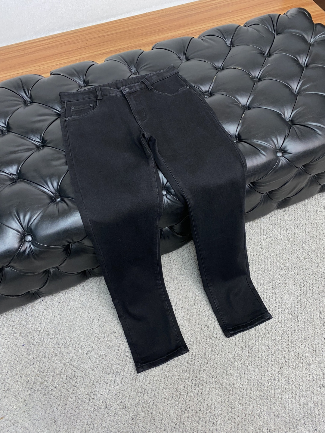  阿玛尼 25ss秋冬 新款 男士小直筒原单 牛仔裤 秋冬新款超柔软，弹力面料，复杂的手工艺叠加，任何一