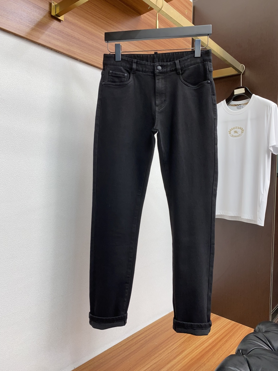  阿玛尼 25ss秋冬 新款 男士小直筒原单 牛仔裤 秋冬新款超柔软，弹力面料，复杂的手工艺叠加，任何一