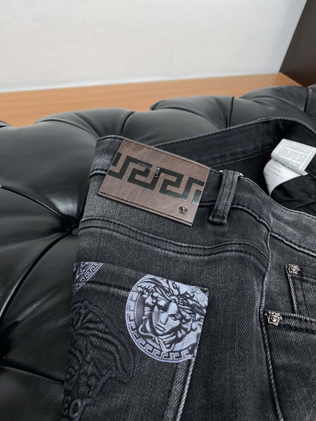  范思哲 25ss秋冬 新款 男士小直筒原单 牛仔裤 秋冬新款超柔软，弹力面料，复杂的手工艺叠加，任何一