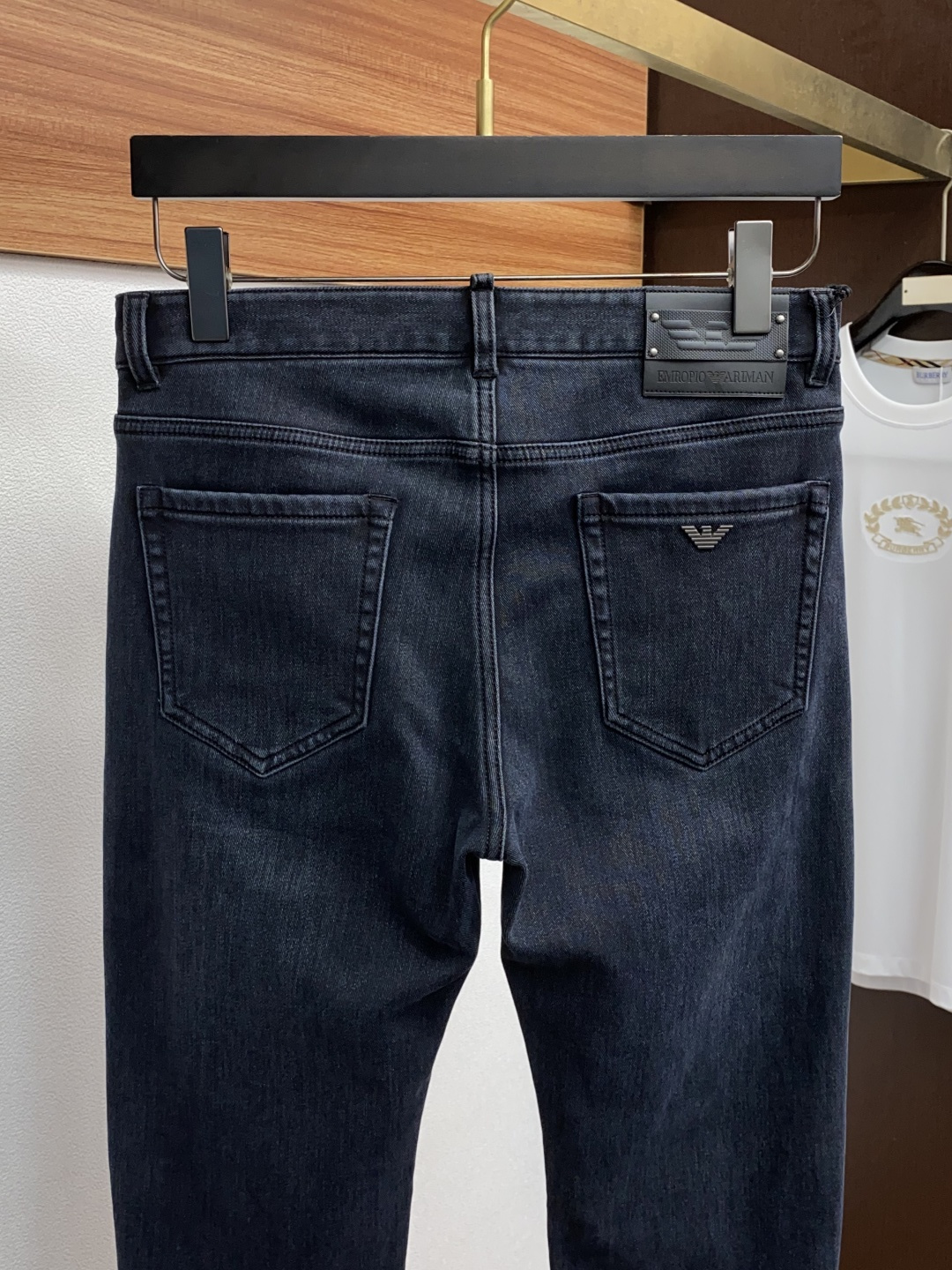  阿玛尼 25ss秋冬 新款 男士小直筒原单 牛仔裤 秋冬新款超柔软，弹力面料，复杂的手工艺叠加，任何一