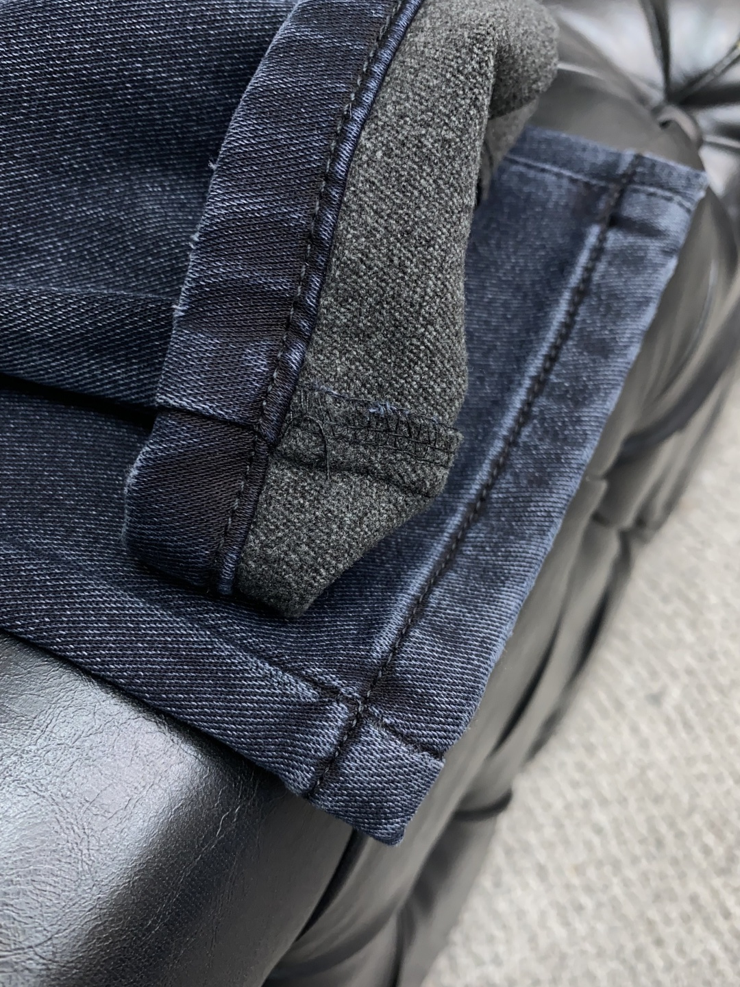  阿玛尼 25ss秋冬 新款 男士小直筒原单 牛仔裤 秋冬新款超柔软，弹力面料，复杂的手工艺叠加，任何一