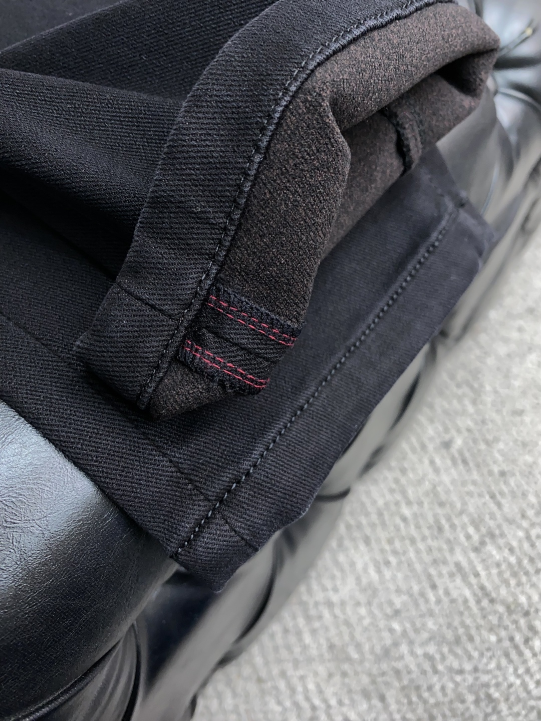 阿玛尼 25ss秋冬 新款 男士小直筒原单 牛仔裤 秋冬新款超柔软，弹力面料，复杂的手工艺叠加，任何一个