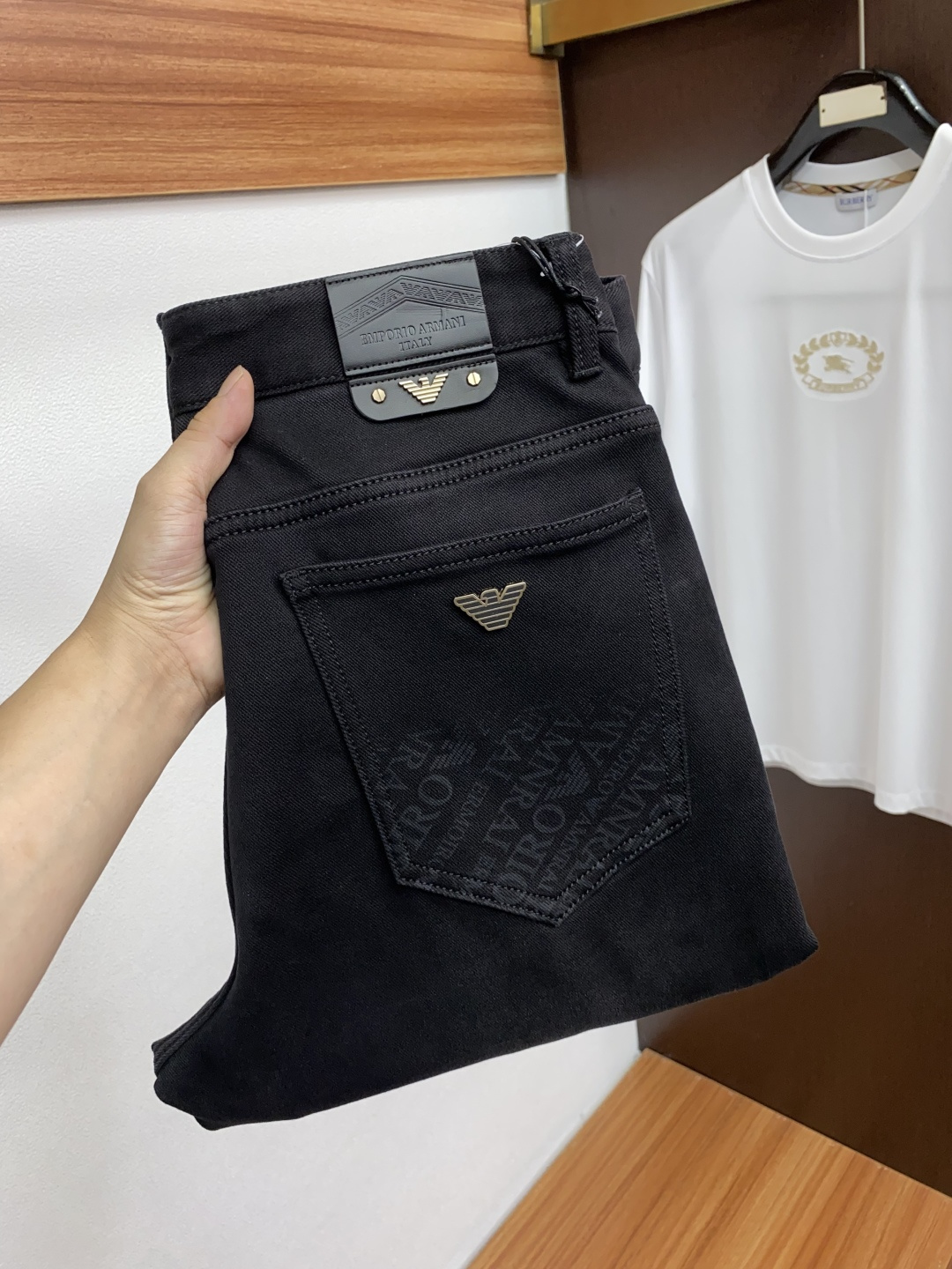 阿玛尼 25ss秋冬 新款 男士小直筒原单 牛仔裤 秋冬新款超柔软，弹力面料，复杂的手工艺叠加，任何一个