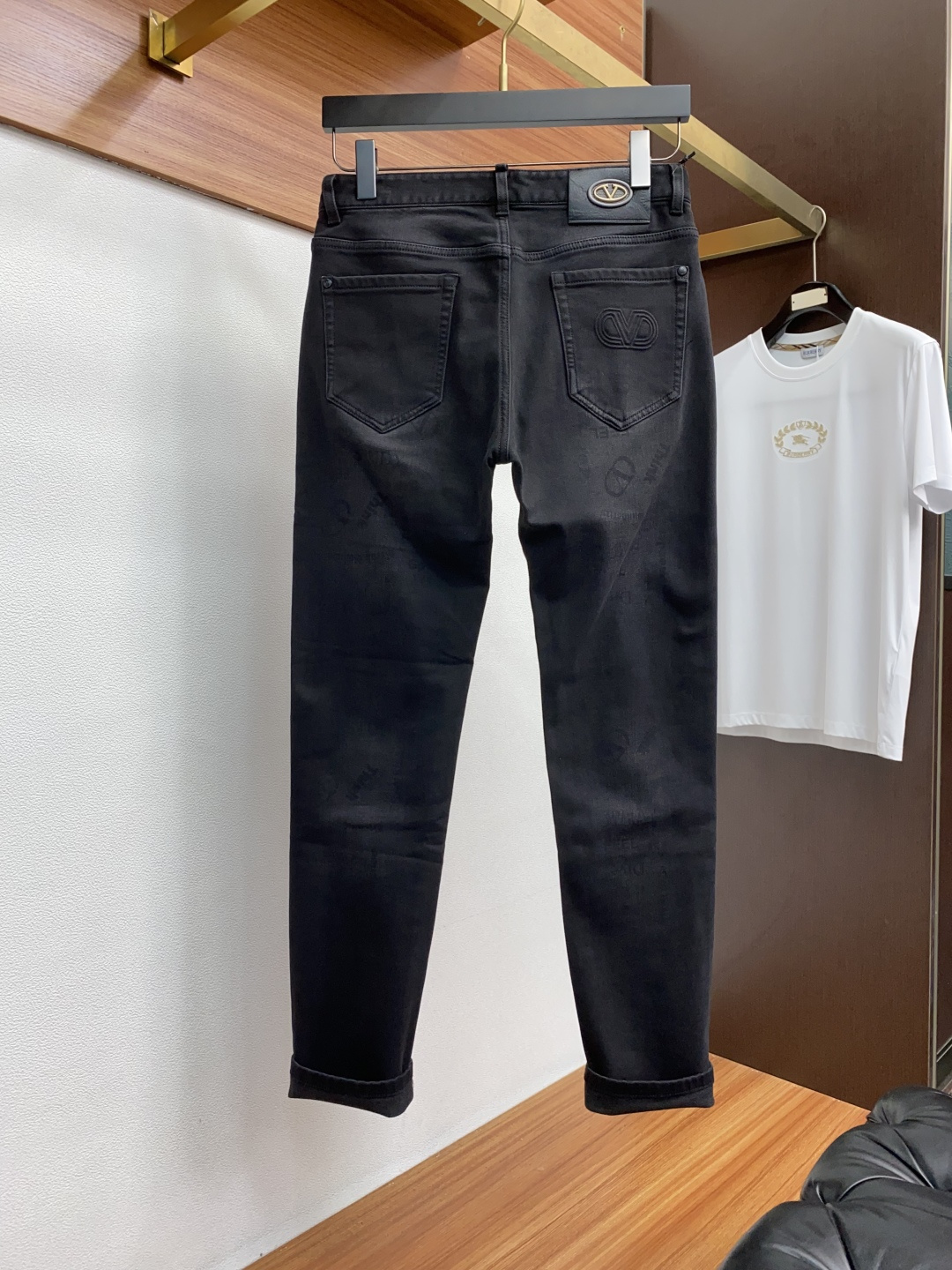 阿玛尼 25ss秋冬 新款 男士小直筒原单 牛仔裤 秋冬新款超柔软，弹力面料，复杂的手工艺叠加，任何一个