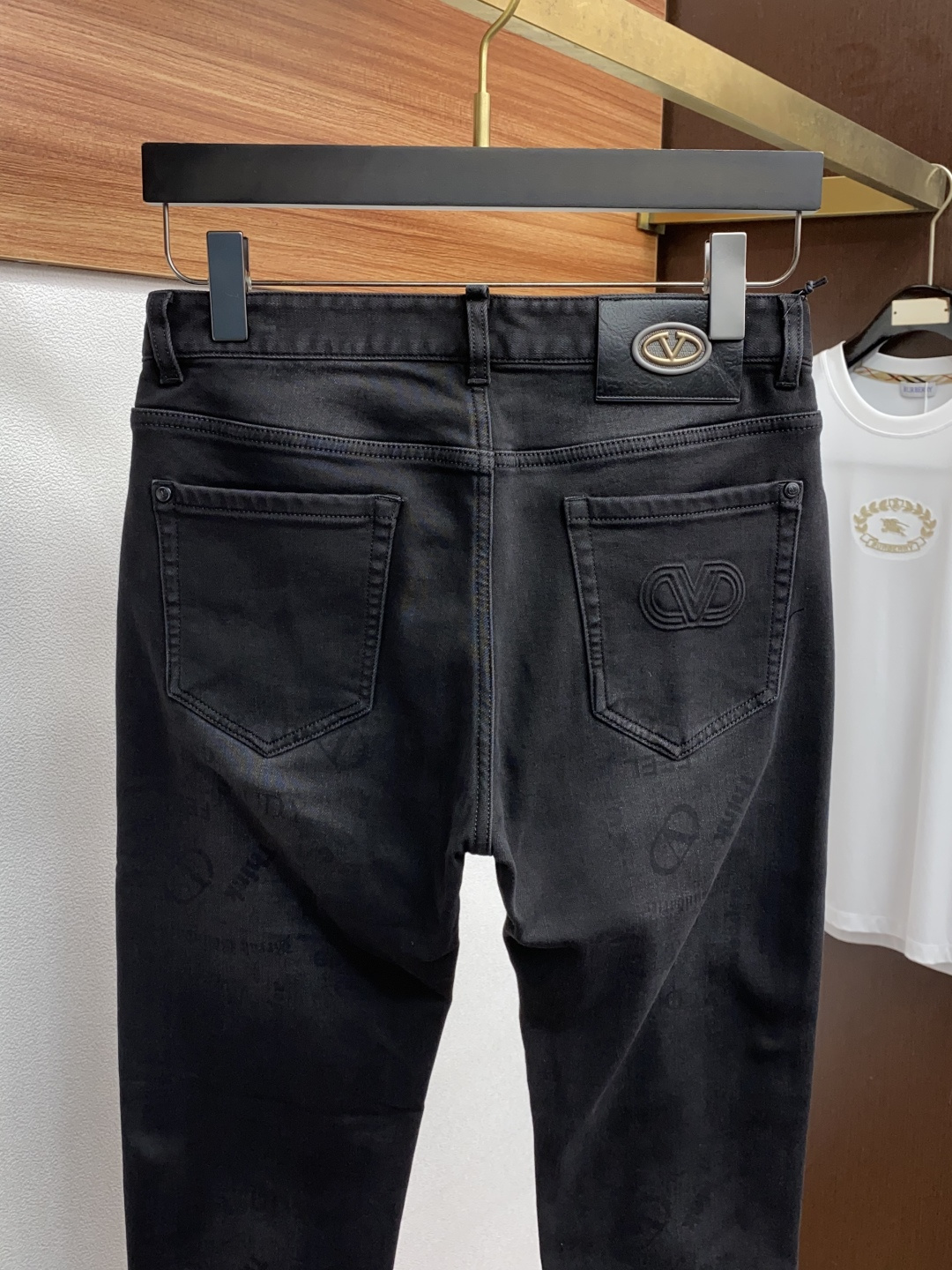 阿玛尼 25ss秋冬 新款 男士小直筒原单 牛仔裤 秋冬新款超柔软，弹力面料，复杂的手工艺叠加，任何一个