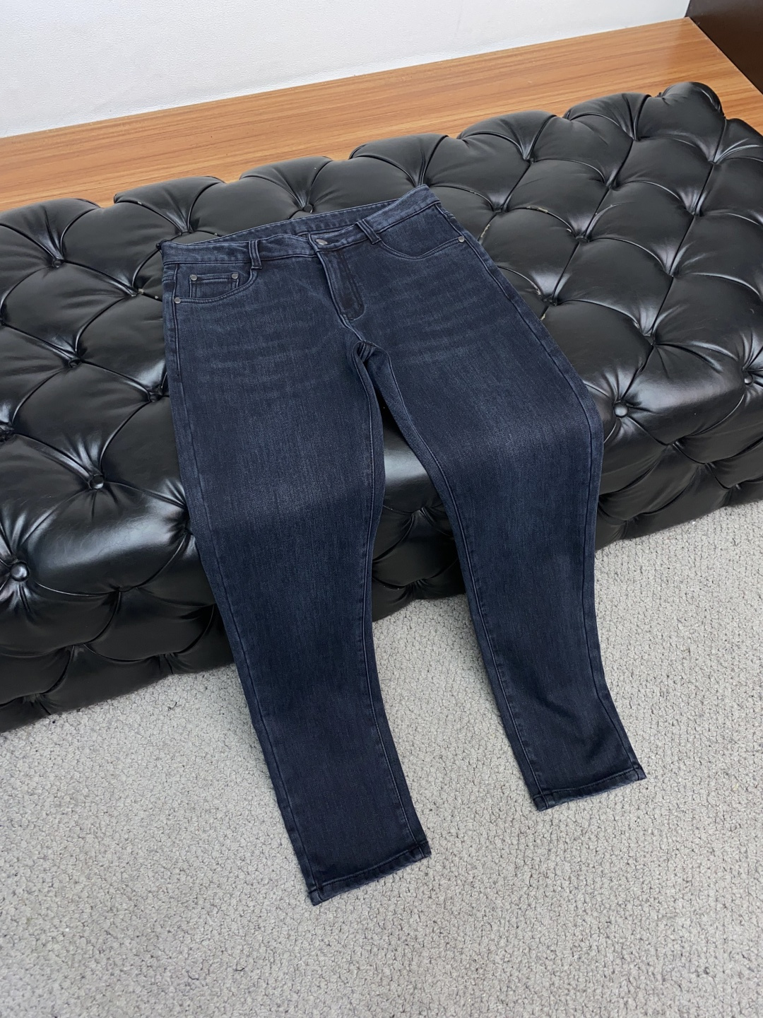  阿玛尼 25ss秋冬 新款 男士小直筒原单 牛仔裤 秋冬新款超柔软，弹力面料，复杂的手工艺叠加，任何一