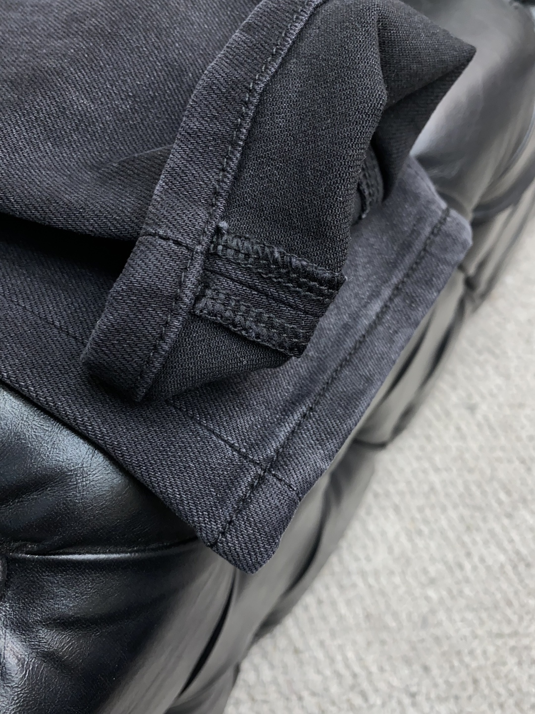  古奇 25ss秋冬 新款 男士小直筒原单 牛仔裤 秋冬新款超柔软，弹力面料，复杂的手工艺叠加，任何一个