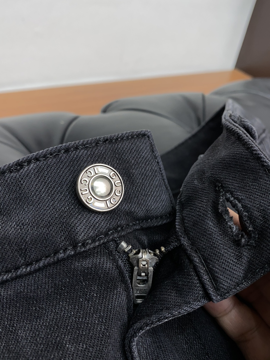  古奇 25ss秋冬 新款 男士小直筒原单 牛仔裤 秋冬新款超柔软，弹力面料，复杂的手工艺叠加，任何一个